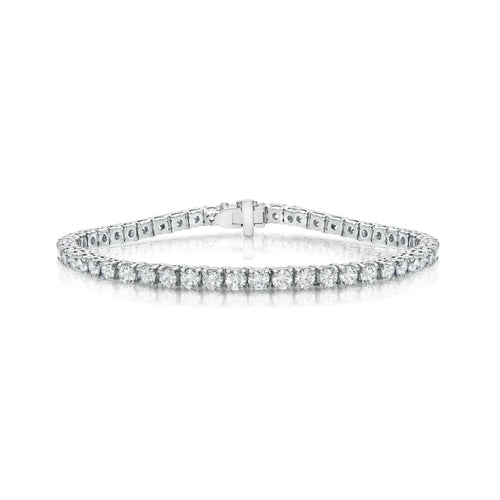Diamond tennis bracelet in 18k white gold with four prong setting