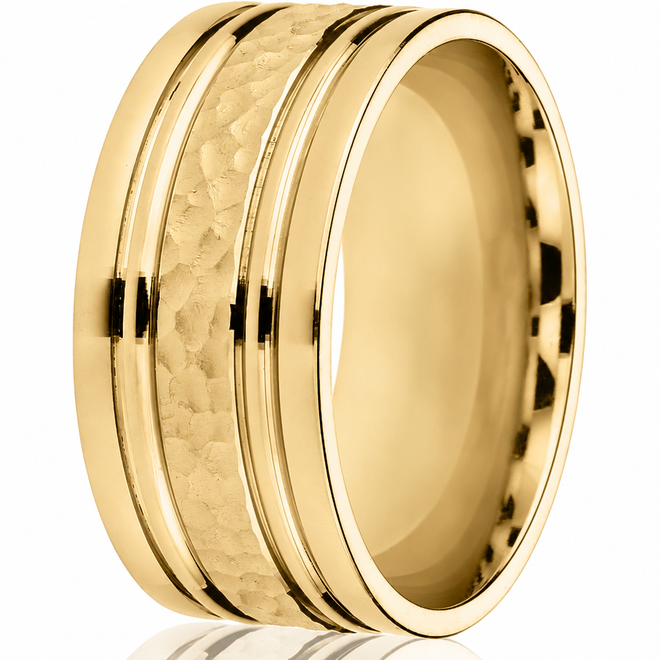 14K yellow gold wedding band, 8mm, with a hammered centre, engraved grooves and polished edges.